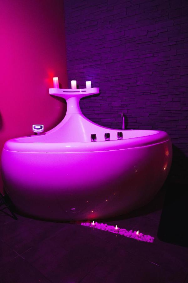 Homesparadise Loveroom Besancon Luaran gambar